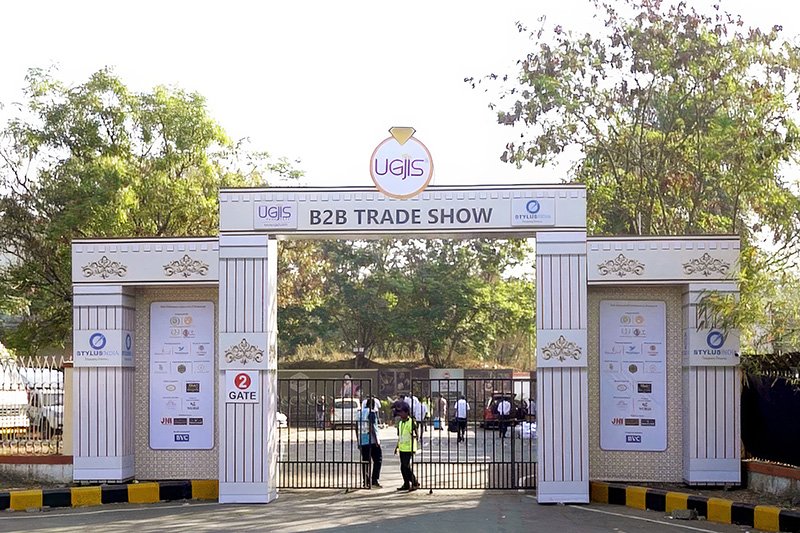 modern exhibition center exterior, large convention hall building, professional architecture photography, daytime